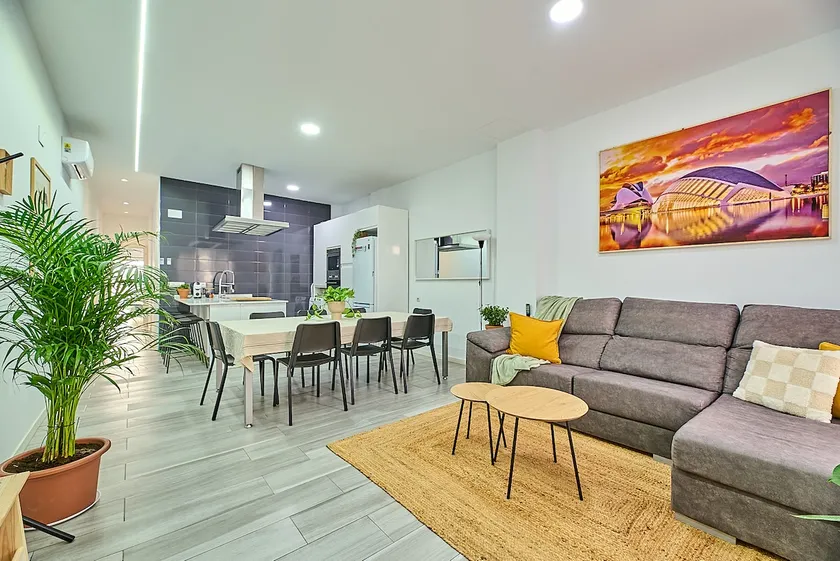 Spacious, elegant and new • Private patio • 8 Pax. - Image 1