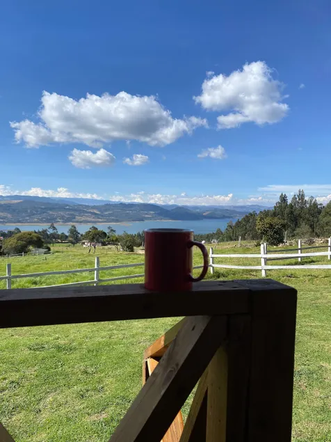 Altozano country cabin with a view of the reservoir - Image 1