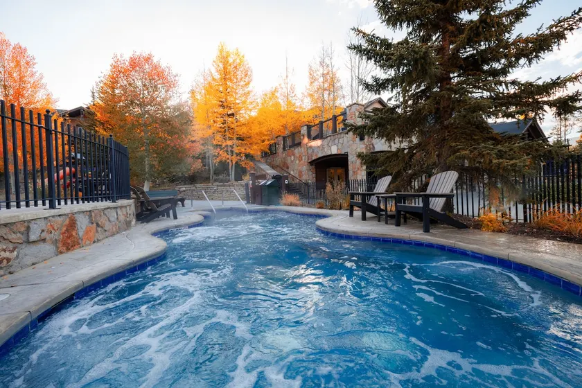 Ski & Summer Breckenridge Resort 1BR 2Beds w/Parking & Amenities - Image 1
