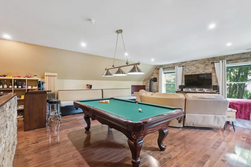 Loft with fireplace, pool table, home theater and more - Image 1
