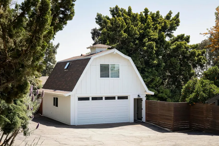 New Tranquil Barn Retreat on a Peaceful Half Acre - Image 1