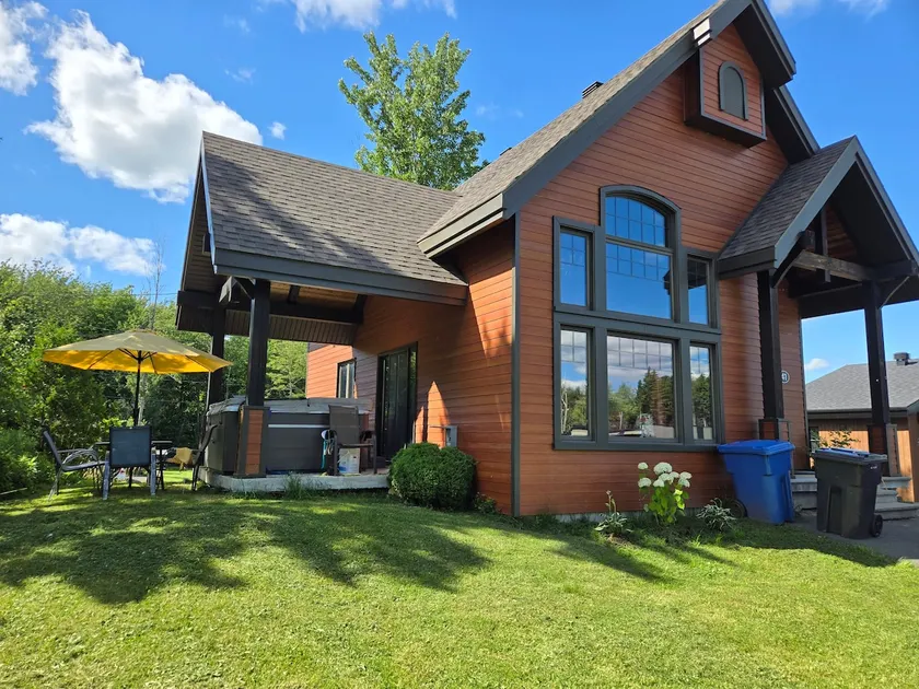 Charming and luxurious chalet: 4 bedrooms near Quebec City - Image 1