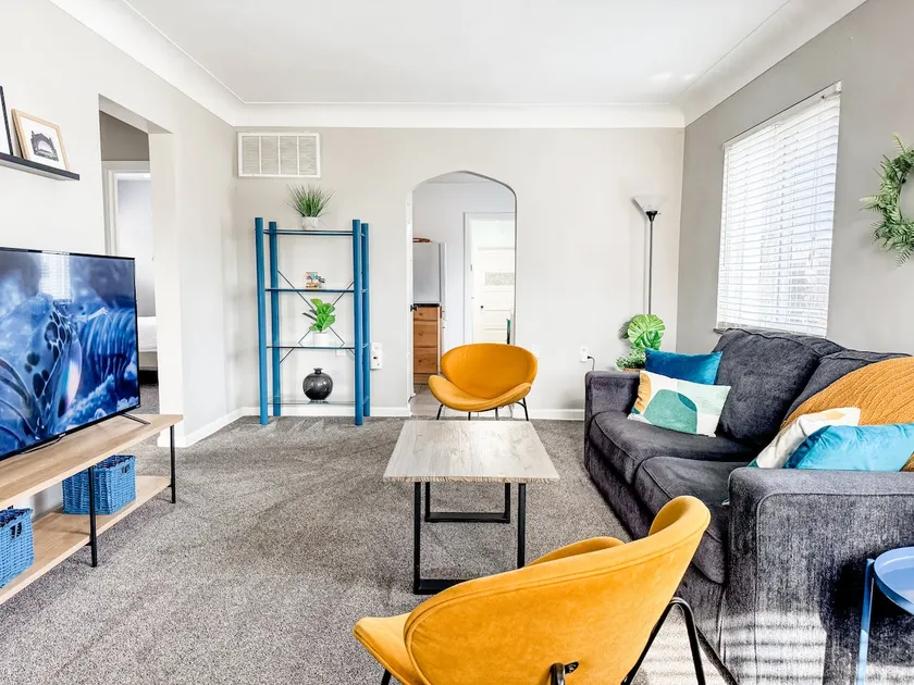 Cozy Getaway | 2BR Downtown Maumee & Riverwalk - Image 1