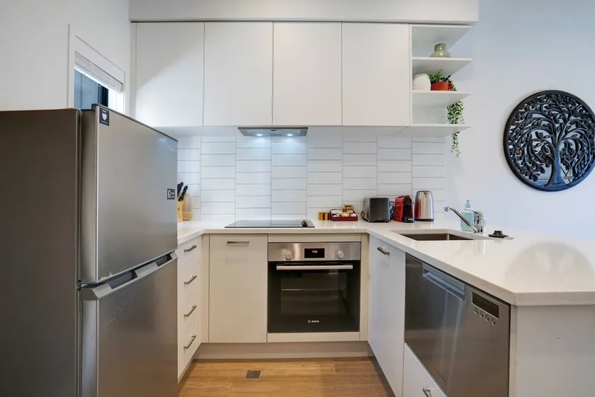 Stunning Townhouse - Walking to Botany Shopping Center - Image 1
