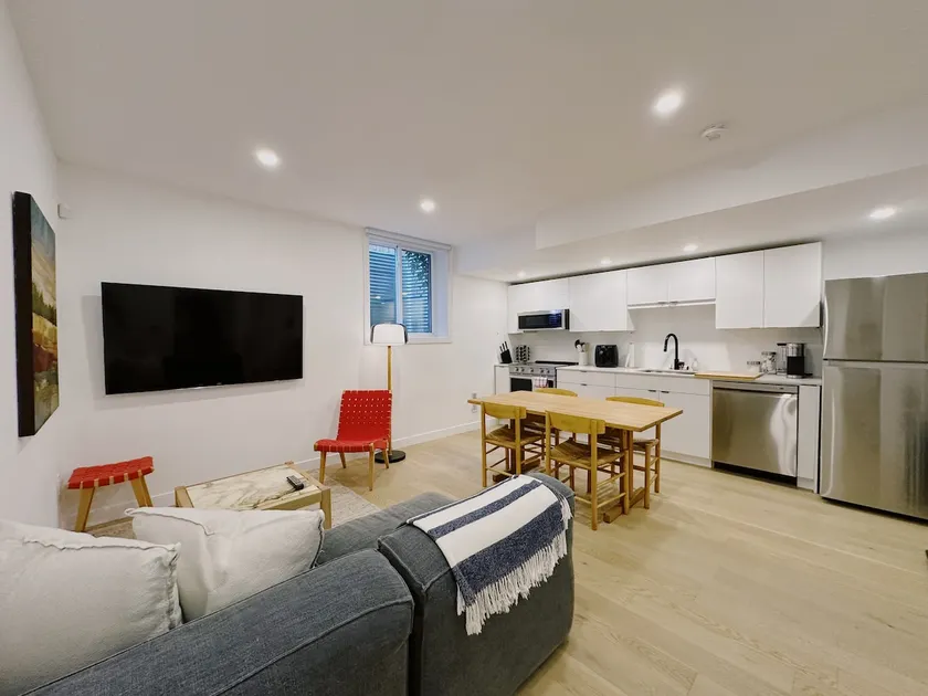 Cozy Modern 1BR in Wortley Village | Wi-Fi&Parking - Image 1