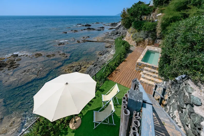 Frontemare house with exclusive sea access - Image 1