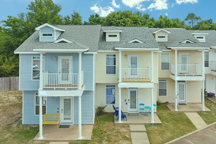 2-min to BEACH~Game room~Pool~Gated community~Deck - Image 1