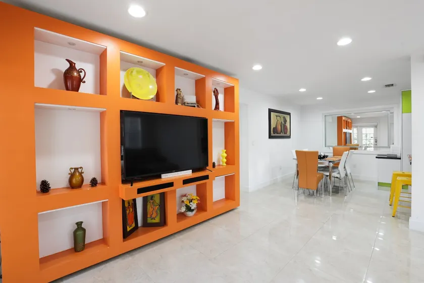 Casa Colores | Hard Rock Showtime Quarters - Image 1