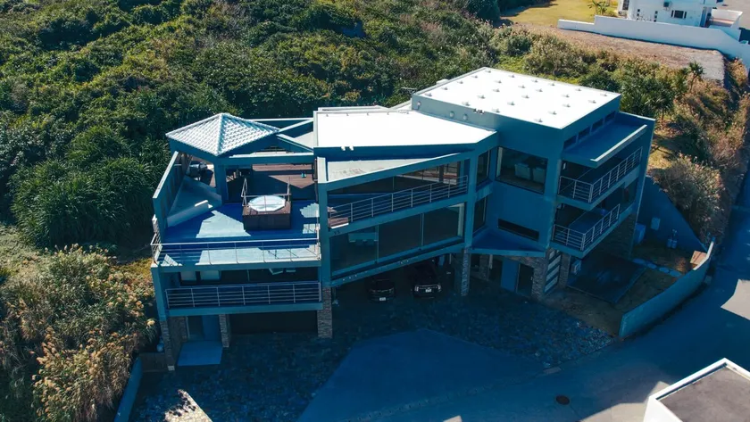 [Villa Omoro Nakijin] Maximum capacity 15 people! Indoor 550 sqm, the largest private villa in the prefecture! - Image 1
