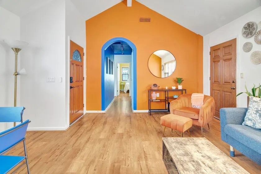 Downtown | Hottub | Sleeps 6 - Image 1