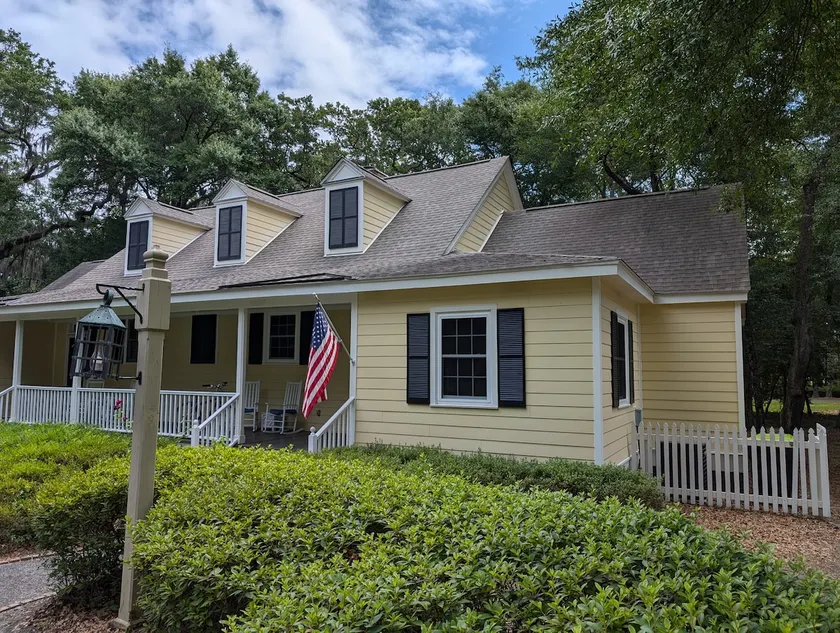 'Beneath The Branches' Cottage Steps to Golf and Tennis. Pet-Friendly! - Image 1