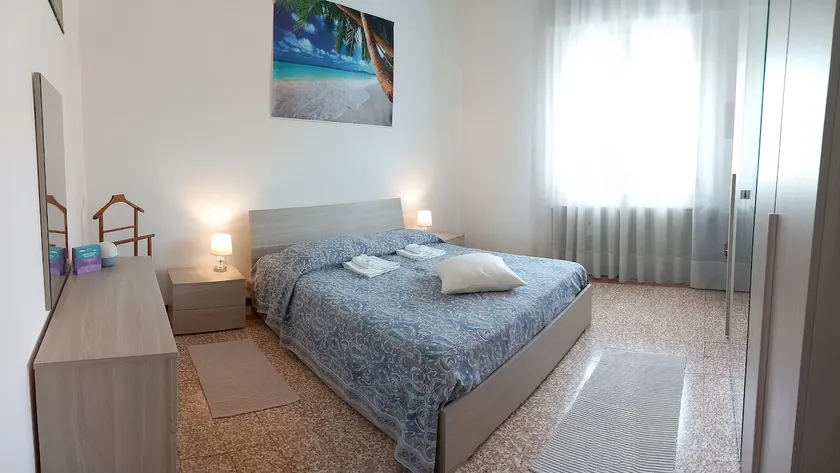 5 min from downtown with free parking + Wi-Fi - Image 1