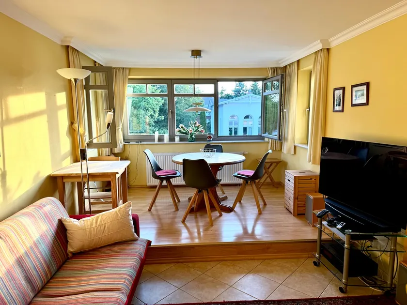 Sunny, quiet apartment 5 min to the beach and center - Image 1