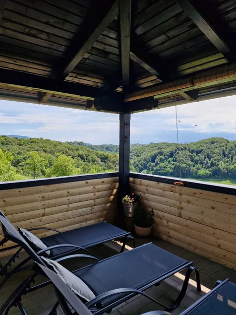 GREENHILLS Relax & Holiday House - Image 1