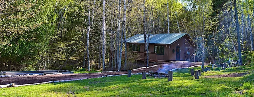 Cabine-Salle de bain privée-Romantique-Vue sur le bois-Hauser's Bayfield Cabin - Image 1