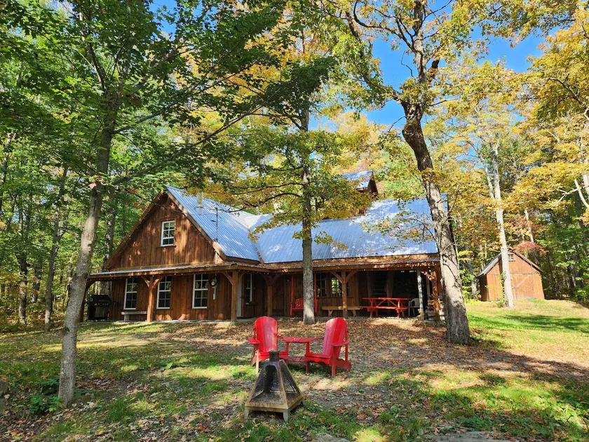 The Nadeau cabin, warm and wooded - Image 1