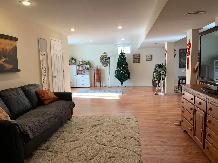 Spacious Cozy Suite - Image 1