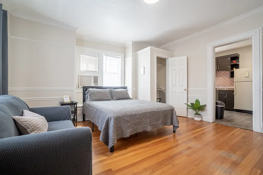 Sunset Heights - Spacious Apt 2 - Image 1