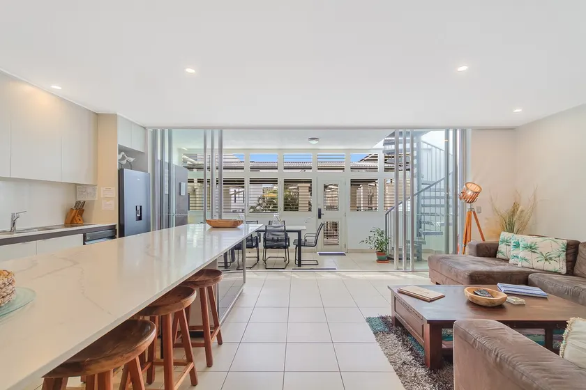 Spacious 3 bedroom apartment opposite surf club - Image 1