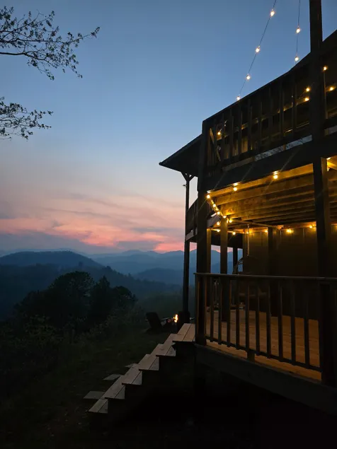 Top of the Mountain Getaway with Extreme Views! - Image 1