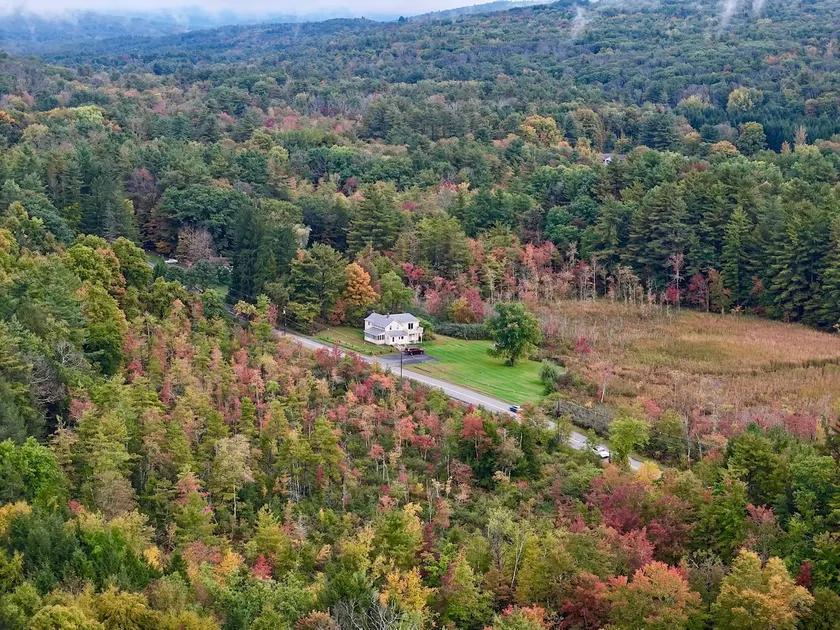 Berkshires / Great Barrington Chic & Cozy, Sleeps 10 - Image 1
