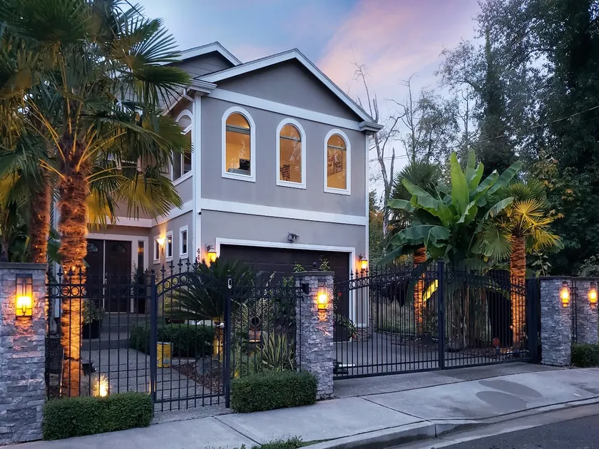 Comfort and Luxury Tropical Villa with EV Charger. - Image 1