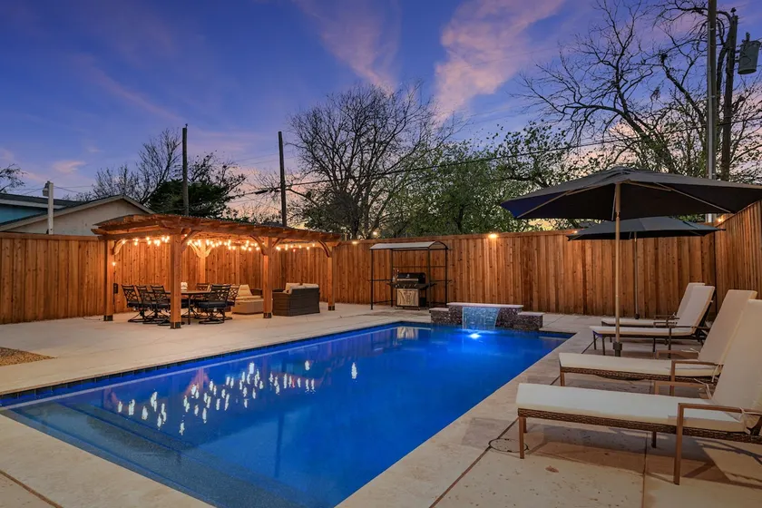 Modern Pool Oasis, 5 Minutes to Bishop Arts - Image 1