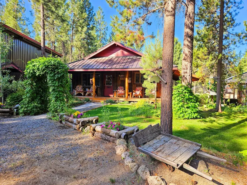 Couples Retreat, hot tub, private! - Image 1