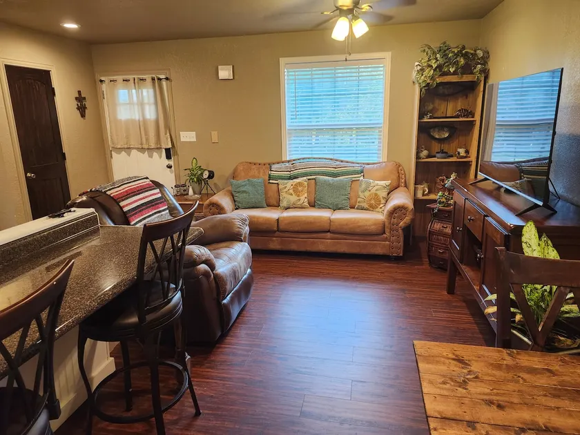 1 bedroom bungalow in Winona Texas - Image 1