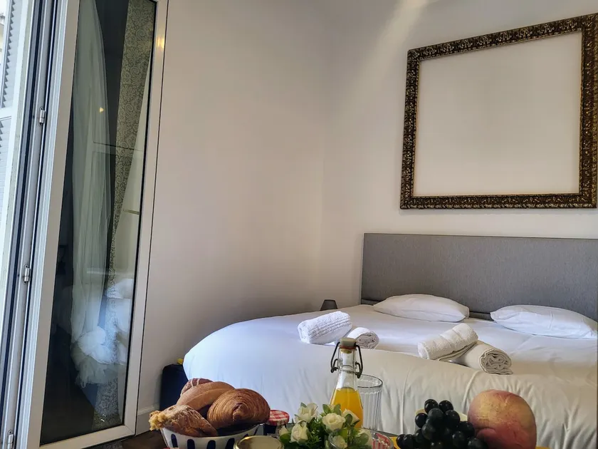 Sunny Escape | Beachside Stay | AC | 2 Guests - Image 1