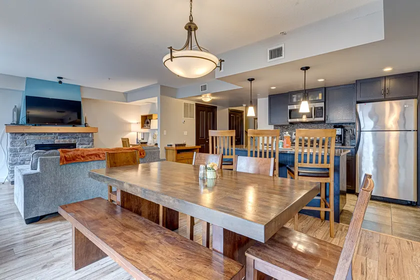 3BR, 1250SQFT, NATURE, HOT TUB, KING BEDS, PETS OK - Image 1