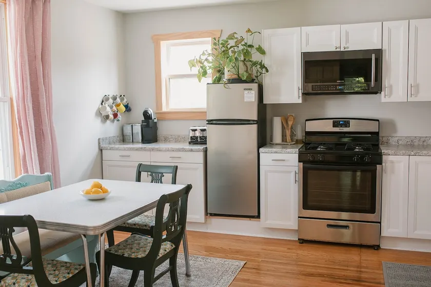 2nd Floor Retreat - 7 Blocks from WSU - Image 1