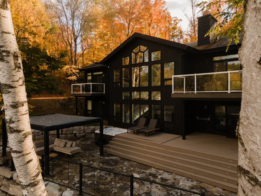 Luxury Lakefront 4200sqft Oasis HotTub, BBQ - Image 1