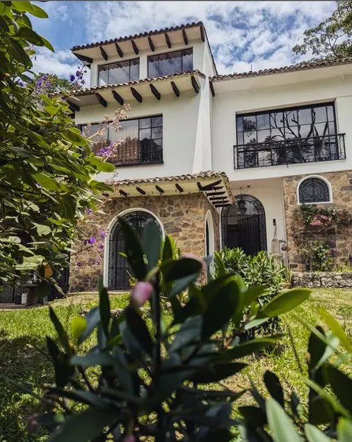 Beautiful house on the Chivor dam - Image 1