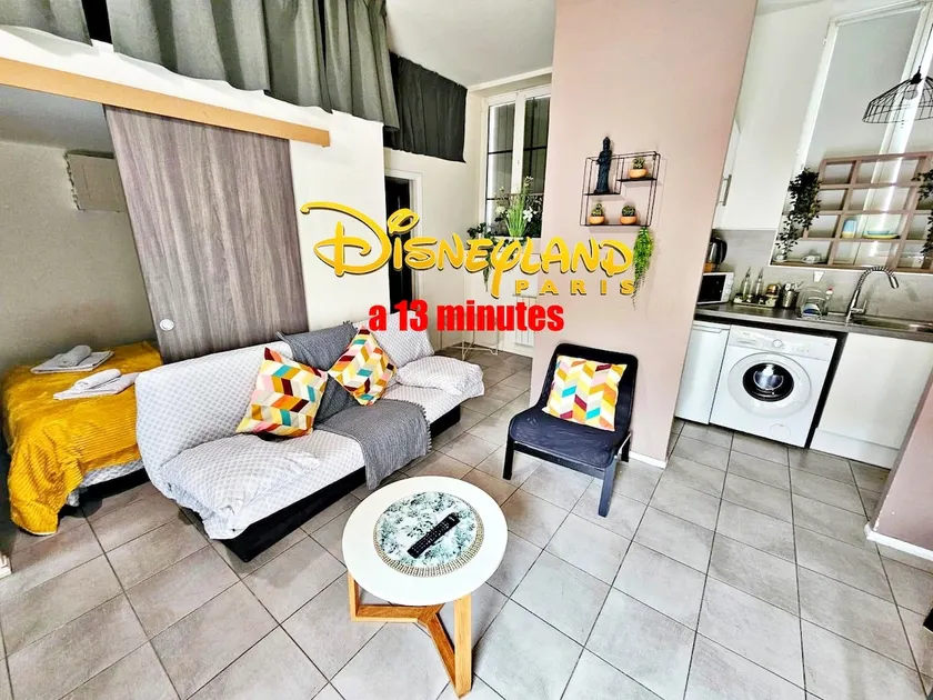 Family & Magic of Disneyland Free Parking - Image 1