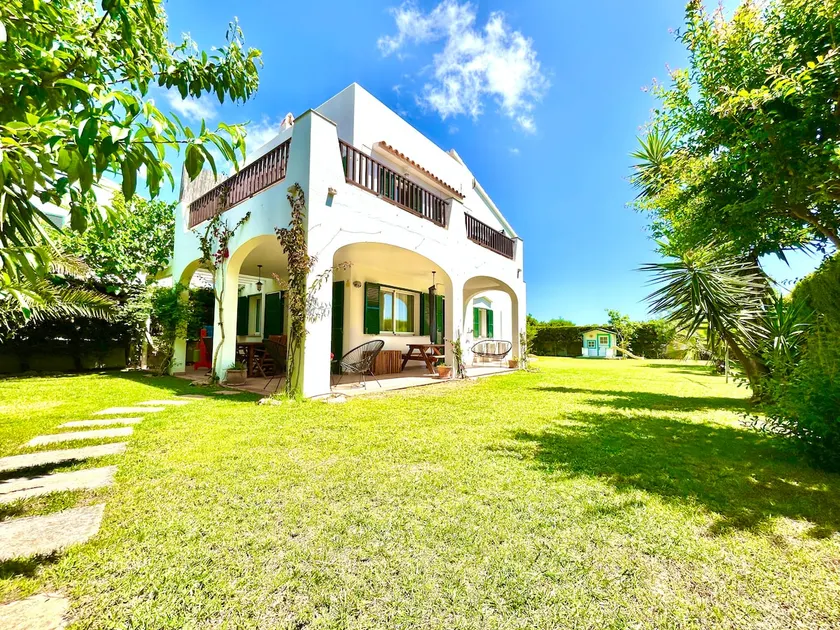 Private Garden! Fully Air Conditioned, WiFi & Pool - Image 1