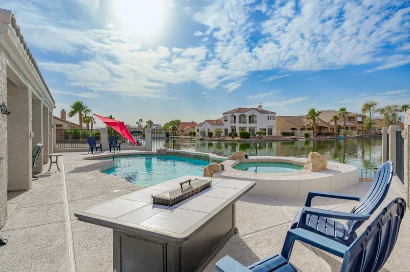 Lakehouse retreat w/Private pool/Boating/Golfing - Image 1