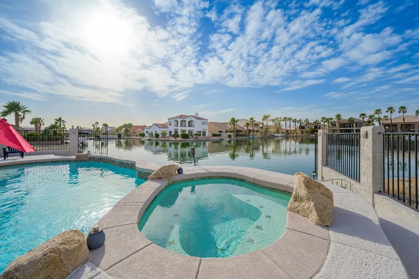 Luxe Lakehouse w/private pool/Golfing/Snowbird - Image 1