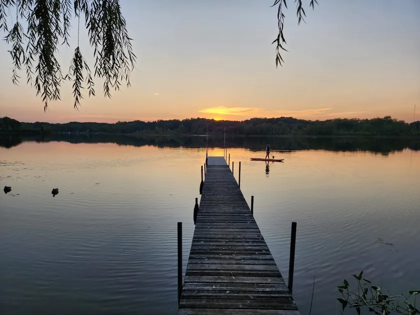 Cozy Lakefront Fishing Cottage - Image 1