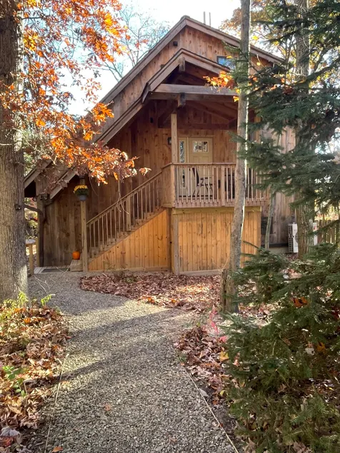 Forested Mountain Getaway - Image 1