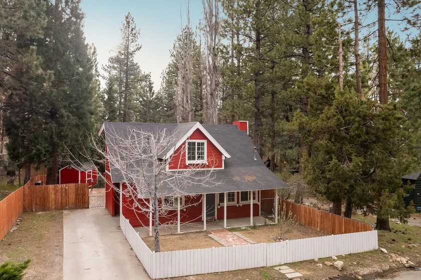 Chez Caboose • Spa • Fenced Yard • Near Summit - Image 1