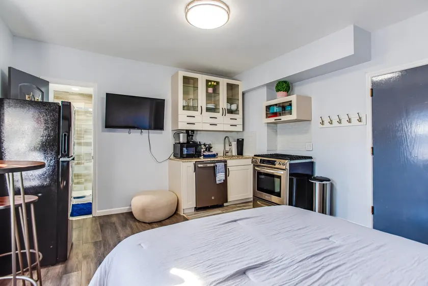 Stylish Whittier Studio Steps from Eat Street! - Image 1