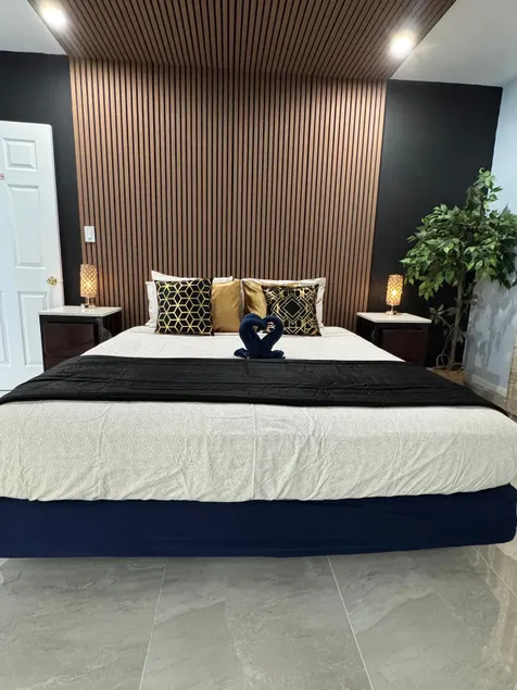*Private Guest House with Free Parking| 10min DWTN - Image 1
