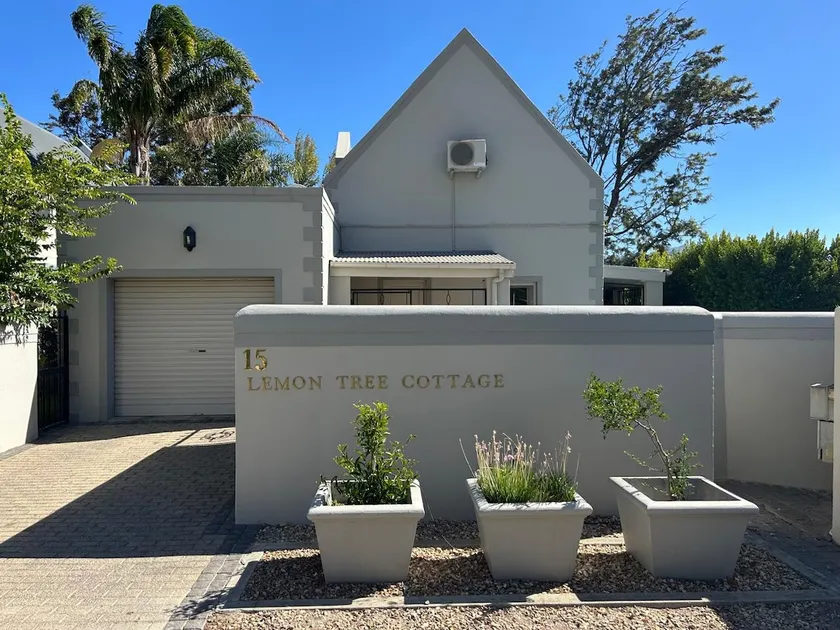 Lemon Tree Cottage a Charming 3 Bedroom Self-catering house - Image 1