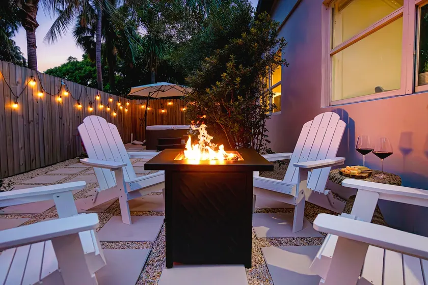 West Palm Beach Elegant 5BR with Hot Tub and Fire Pit Near Beach - Image 1