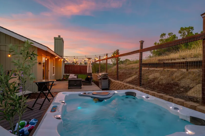 Sunset Ranchette | 3BR,Hot Tub, Scenic Views! - Image 1