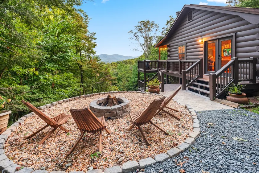 Stunning Mountain View | Fire Pit | Modern Update - Image 1