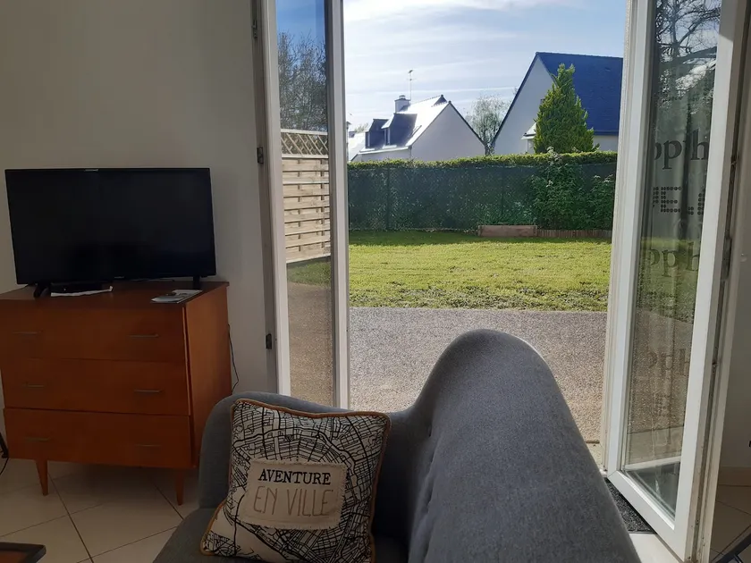 Apartment – house with enclosed garden, quiet. - Image 1