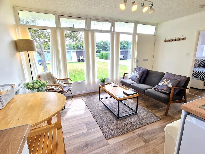 197 Broadside Holiday Chalet near Broads & Beaches - Image 1