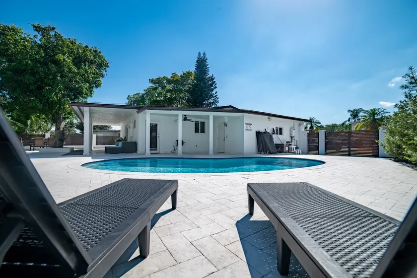 Baby camellia modern, luxurious and spacious house - Image 1